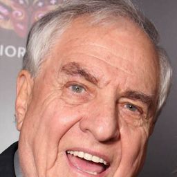 蓋瑞·馬歇爾 飾演 Dr. Donald Harlan