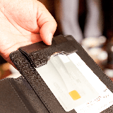 イオンカードセレクト リボ払いについて 11月中旬に1月請求分だけリボ払い設定にしました。 しかし、借入金(5万円)が残るのが嫌に感じたのでイオン銀行のATMで近日中に全額返済したいと考えています。 まだ10日になっていない為、1月請求分は確定していませんが、ご利用残高には50000円と表記されています。 この状況で、10日頃の請求分が確定していない段階でATMを使った返済は可能でしょうか？