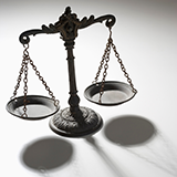 ペイディーの支払いを3日遅れて30日に支払えるんですが。8100円にどれぐらいの金額が加算されますでしょうか。そして一日でも遅れたら法的にやばいでしょうか。