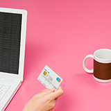 アマゾンのプライム会員登録しようと思いアマゾンのギフト券をローソンのLoppiにてオンライン購入しました。実際家に帰ってプライム会員登録をしてみた訳ですが登録にはギフト券番号が必要で結 局ギフト券番号が分からず登録出来ませんでした。
Loppiのギフト券番号の確認方法を知りたいです。因みにローソンから頂いた(お客様控え)にはギフト券番号の記載がありませんでした。