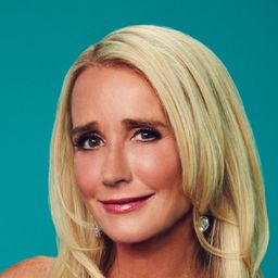 Kim Richards 飾演 Tina